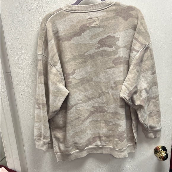 American Eagle Outfitters Men's Cream Camouflage Crewneck Sweater - Picture 3 of 3